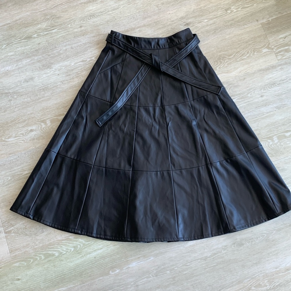 Beulah Style Black A-Line Faux Leather Midi Skirt Womens, Size M. NWT.